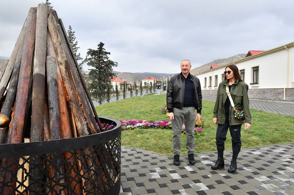 Президент Ильхам Алиев зажег новрузовский костер в селе Талыш и поздравил азербайджанский народ с праздником (ФОТО)