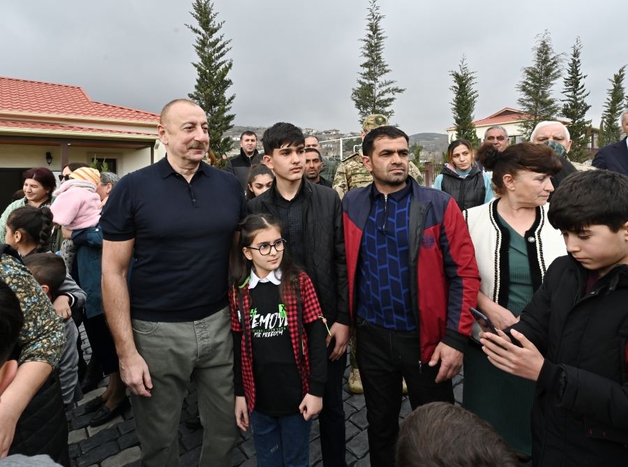 Президент Ильхам Алиев и Первая леди Мехрибан Алиева встретились и побеседовали с жителями села Талыш (ФОТО)