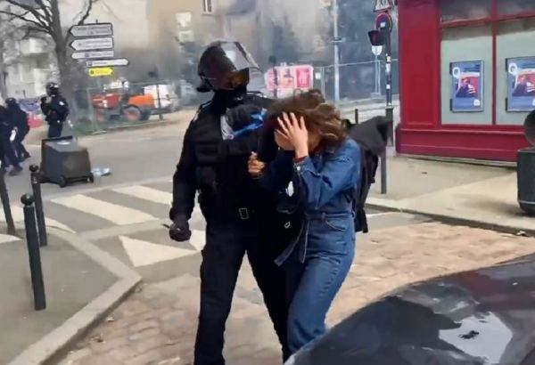New footage of French police brutality against protesters published (VIDEO)