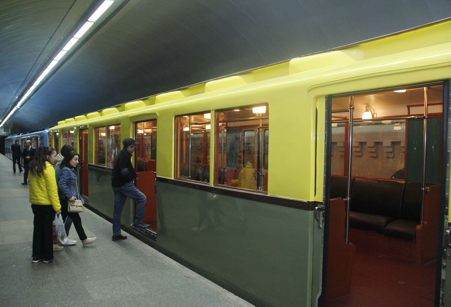 Bakı metrosunda retro vaqonlar nümayiş etdirilib (FOTO)