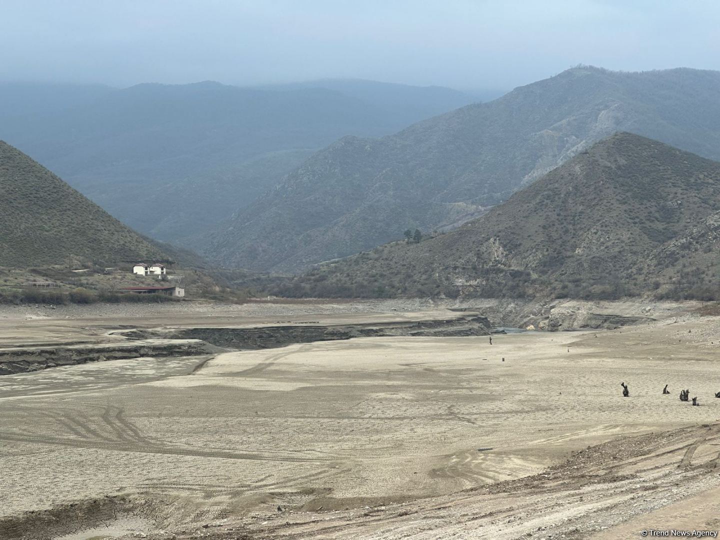 Tourism facilities under construction along Sugovushan reservoir (PHOTO)