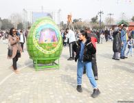 Bakı sakinləri Novruz bayramını qeyd edir - FOTOREPORTAJ