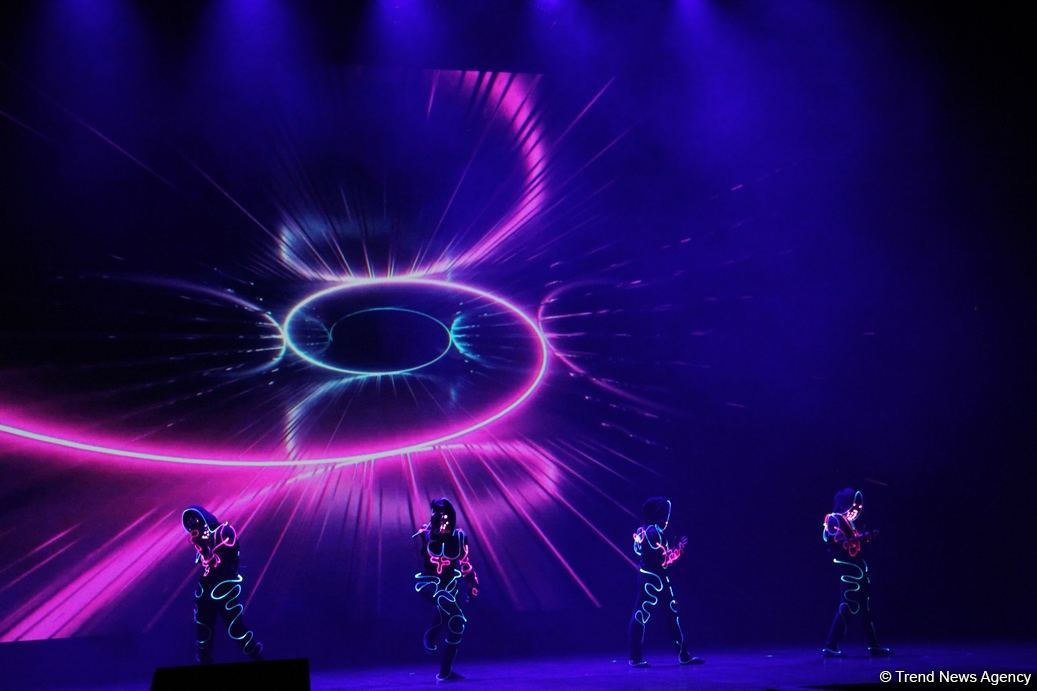 В Баку представлено световое интерактивное мега-шоу "Приключения" (ФОТО)