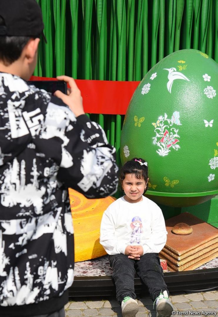 Bakı sakinləri Novruz bayramını qeyd edir - FOTOREPORTAJ