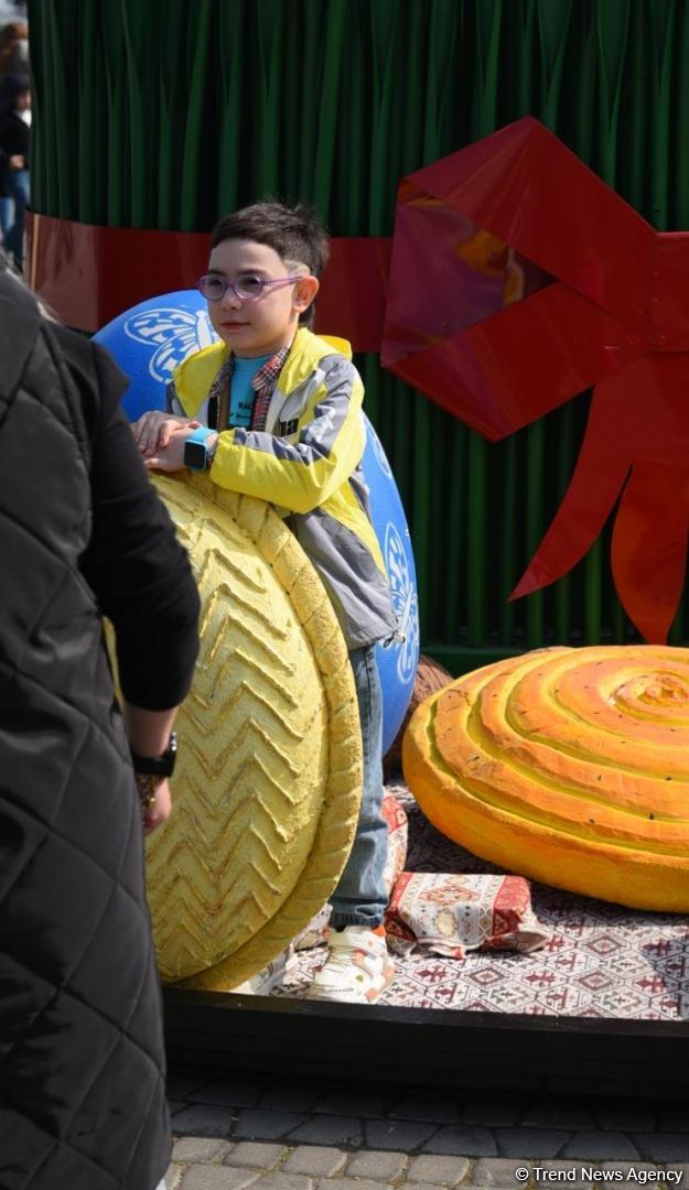 Bakı sakinləri Novruz bayramını qeyd edir - FOTOREPORTAJ