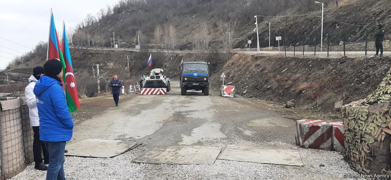 Several vehicles of Russian peacekeepers move freely along Azerbaijan's Lachin-Khankendi road (PHOTO)