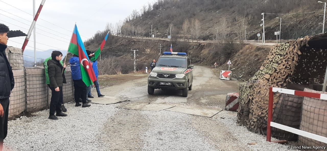 Several vehicles of Russian peacekeepers move freely along Azerbaijan's Lachin-Khankendi road (PHOTO)