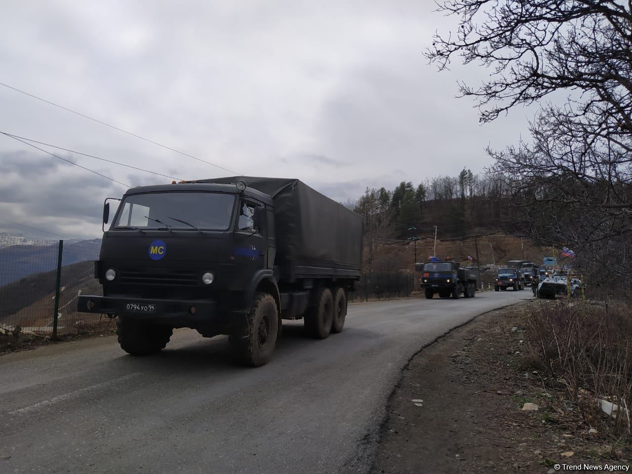 По Лачинской дороге проехала еще одна автоколонна миротворцев (ФОТО)