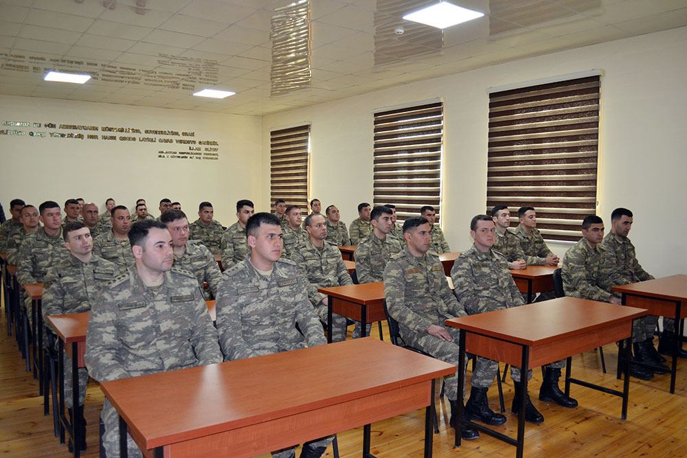 Azerbaijani servicemen complete "Operations to maintain multinational peace" course (PHOTO)