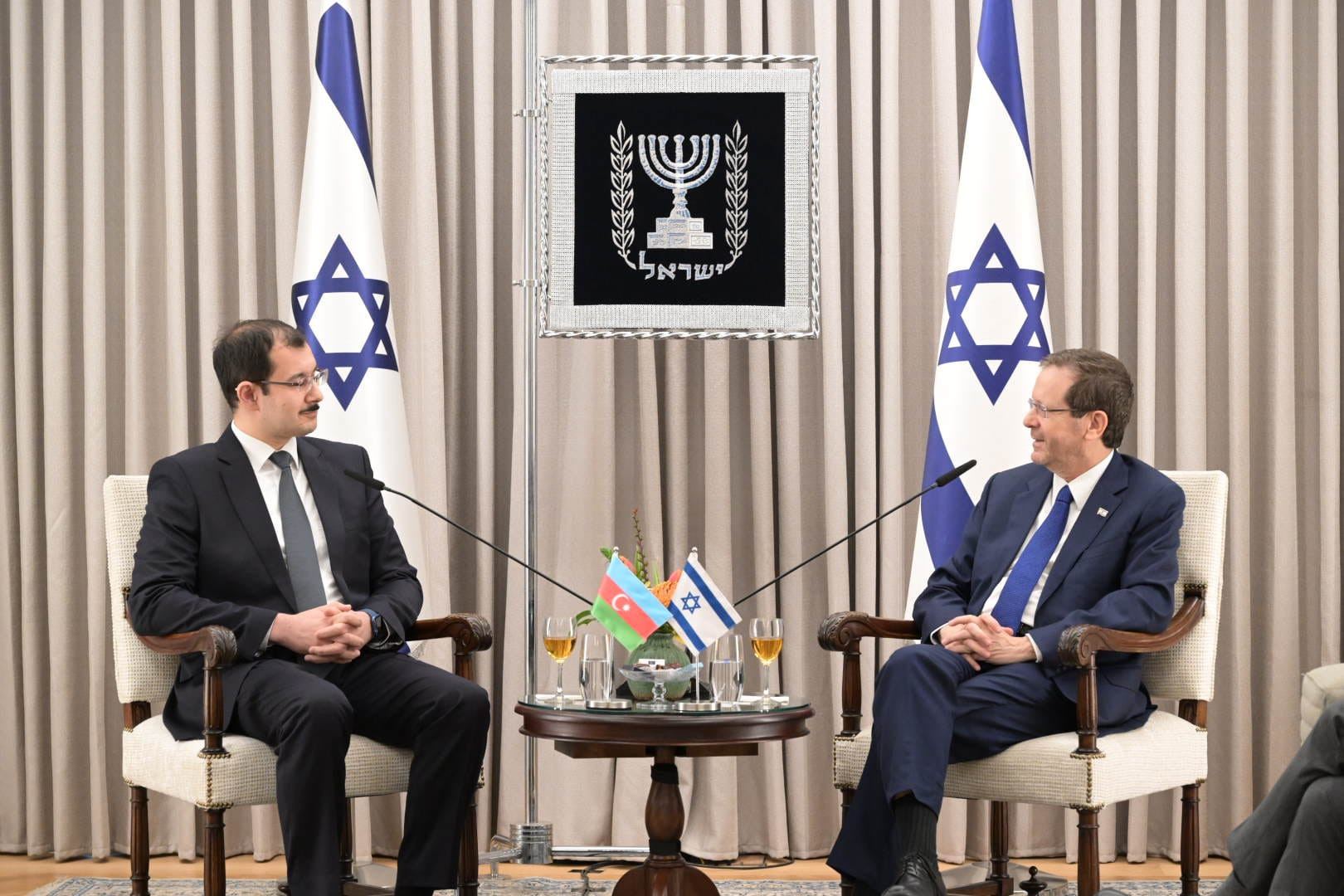 Посол Азербайджана вручил верительные грамоты президенту Израиля (ФОТО)