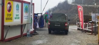 Car of Russian peacekeepers moves freely along Azerbaijan's Lachin-Khankendi road (PHOTO)