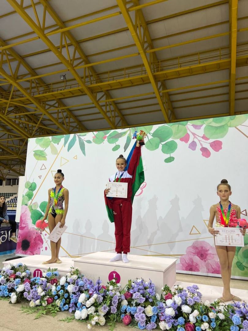 Азербайджанские гимнастки завоевали на международном турнире 9 золотых медалей (ФОТО)