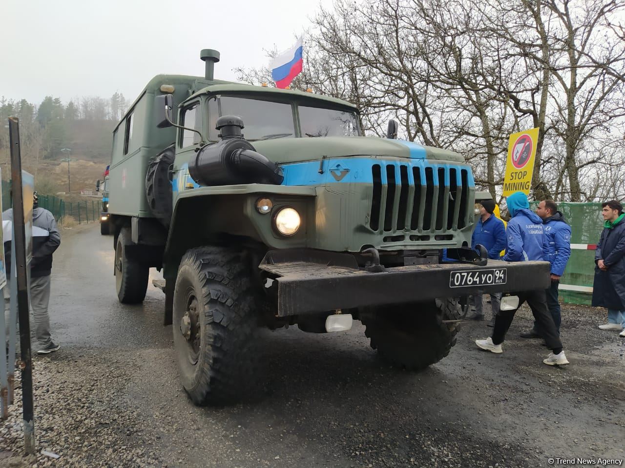 По Лачинской дороге беспрепятственно проехали автомобили миротворцев (ФОТО)