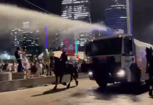Police use water cannons to disperse Tel Aviv protesters (VIDEO)