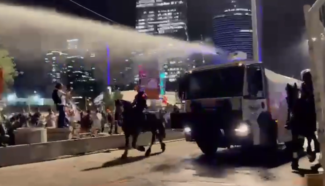 Tel-Əvivdə keçirilən etiraz aksiyası polis əməkdaşları tərəfindən dağıdılıb (VİDEO)