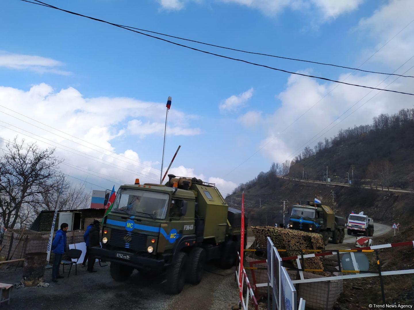 Vehicles of Russian peacekeepers move freely along Azerbaijan's Lachin-Khankendi road (PHOTO)