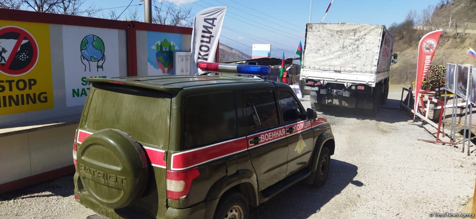 По Лачинской дороге беспрепятственно проехала очередная автоколонна миротворцев (ФОТО)