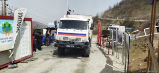 Sülhməramlılara aid növbəti avtomobil karvanı Laçın yolundan maneəsiz keçib (FOTO)