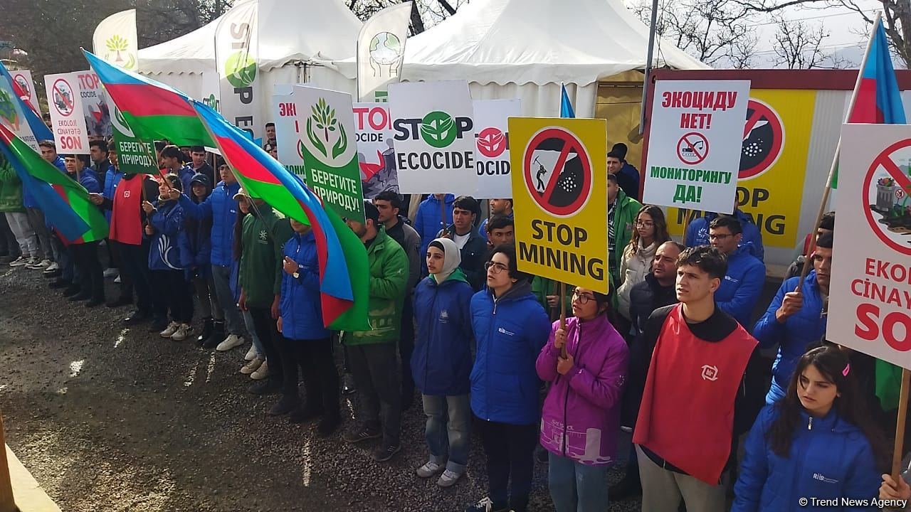 На Лачинской дороге оживление: активисты призывают мировую общественность отреагировать на экотеррор (ФОТО)