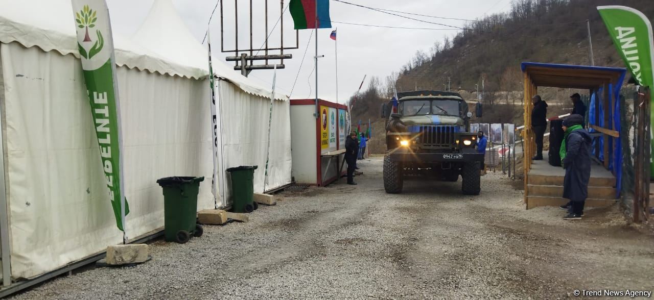 Several trucks of Russian peacekeepers move freely along Azerbaijan's Lachin-Khankendi road (PHOTO)