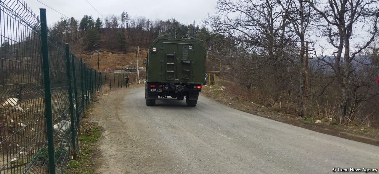 Several trucks of Russian peacekeepers move freely along Azerbaijan's Lachin-Khankendi road (PHOTO)