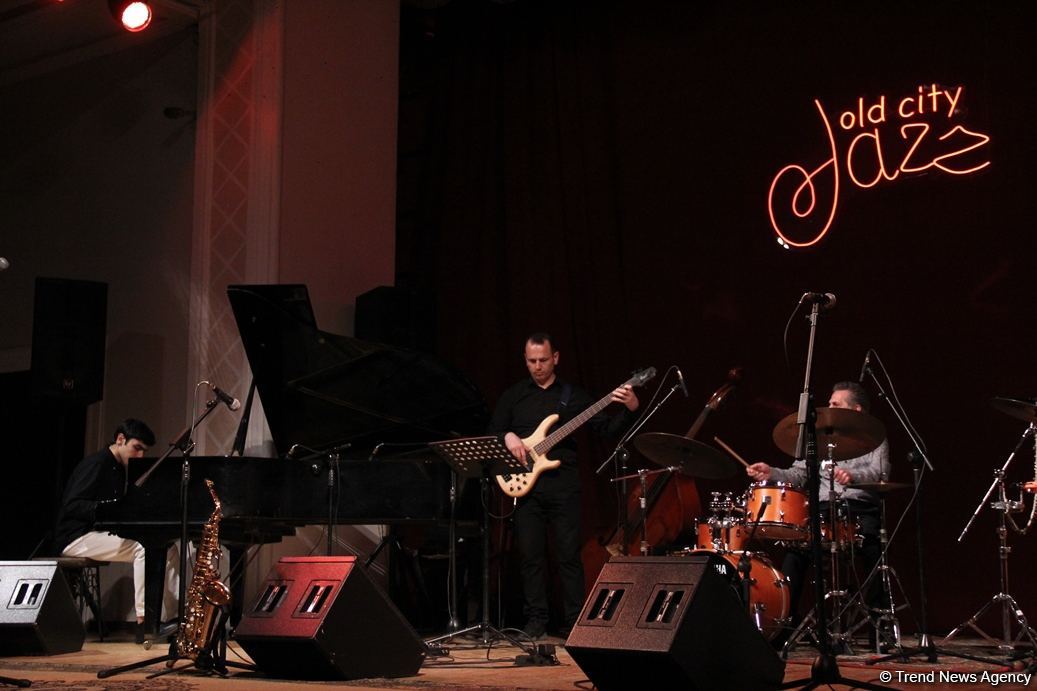 От 50 до 70… Весенний джаз в вечернем Баку под ритмы Old City Jazz (ФОТО)