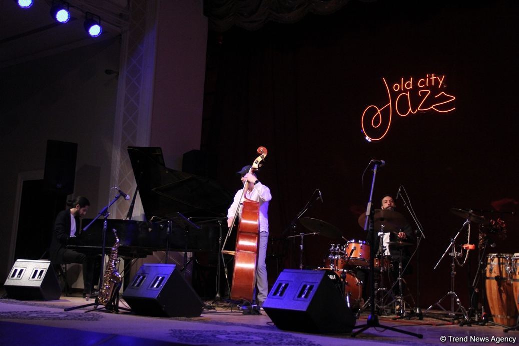 От 50 до 70… Весенний джаз в вечернем Баку под ритмы Old City Jazz (ФОТО)
