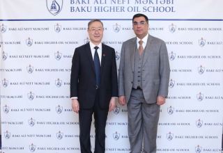 Rector of China University of Petroleum visits Baku Higher Oil School (PHOTO)