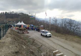 Russian peacekeepers' convoy moves freely along Azerbaijani Lachin-Khankendi road (PHOTO)