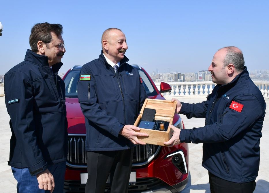 Президенту Азербайджана Ильхаму Алиеву представлен первый турецкий электромобиль Togg (ФОТО/ВИДЕО)