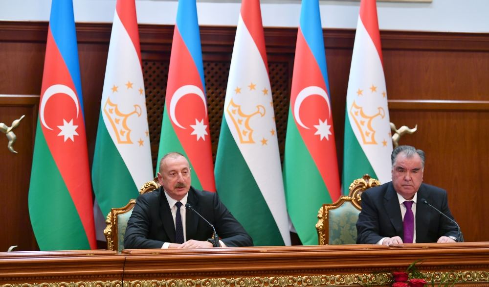Президент Ильхам Алиев: Основа братских отношений между Азербайджаном и Таджикистаном была заложена в начале 1990-х годов