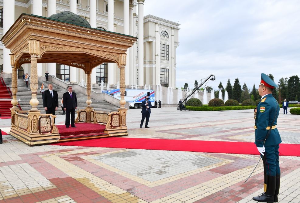 Azərbaycan Prezidenti İlham Əliyevin Düşənbədə rəsmi qarşılanma mərasimi olub (FOTO)