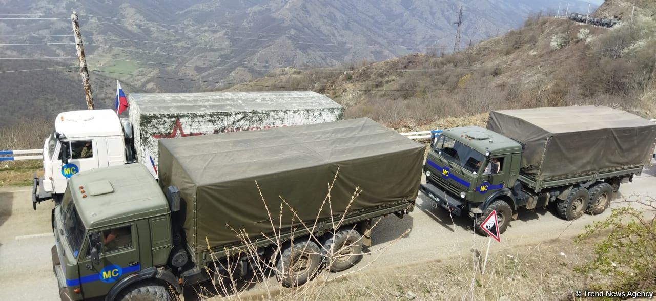 По Лачинской дороге беспрепятственно проехали автомобили РМК с армянскими жителями Карабаха (ФОТО)
