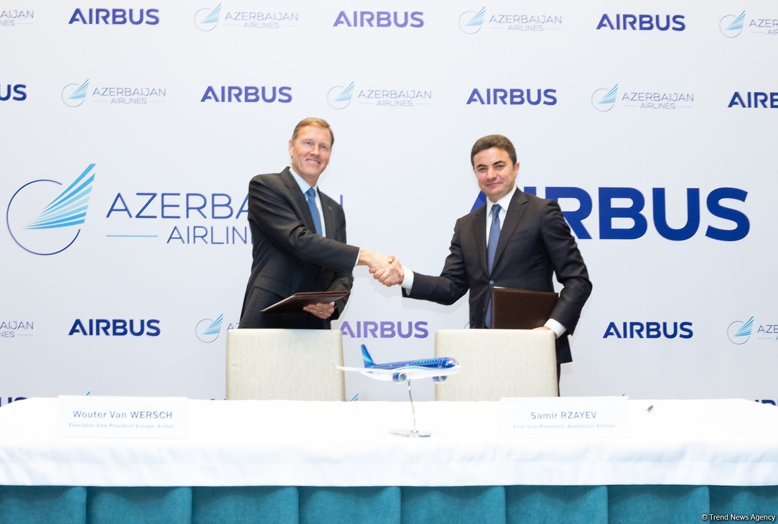 Azerbaijan Airlines orders 12 A320neo Family aircraft (PHOTO)