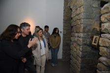 В Баку открылась выставка "По следам прошлых поколений" Школы Современного Искусства YARAT (ФОТО)