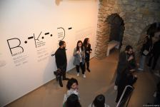 В Баку открылась выставка "По следам прошлых поколений" Школы Современного Искусства YARAT (ФОТО)