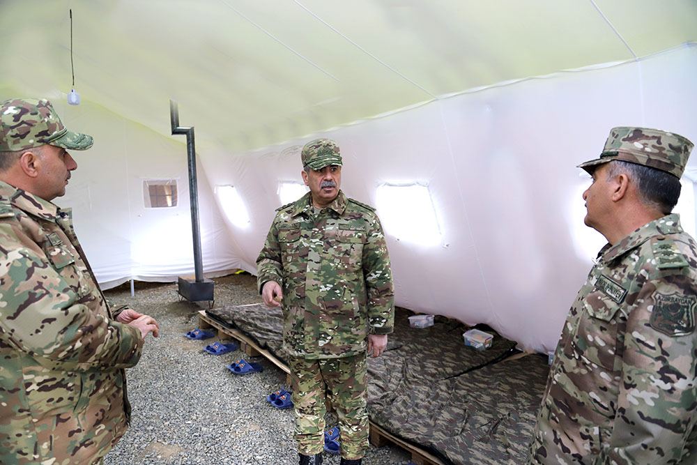 Peşəkar zabit kadrlarının hazırlanmasında komando hazırlığı mütləqdir - Müdafiə naziri (FOTO/VİDEO)