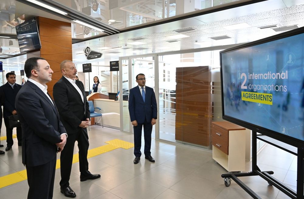 Президент Ильхам Алиев и Премьер-министр Грузии Ираклий Гарибашвили посетили Габалинский региональный центр "ASAN xidmət" (ФОТО/ВИДЕО)