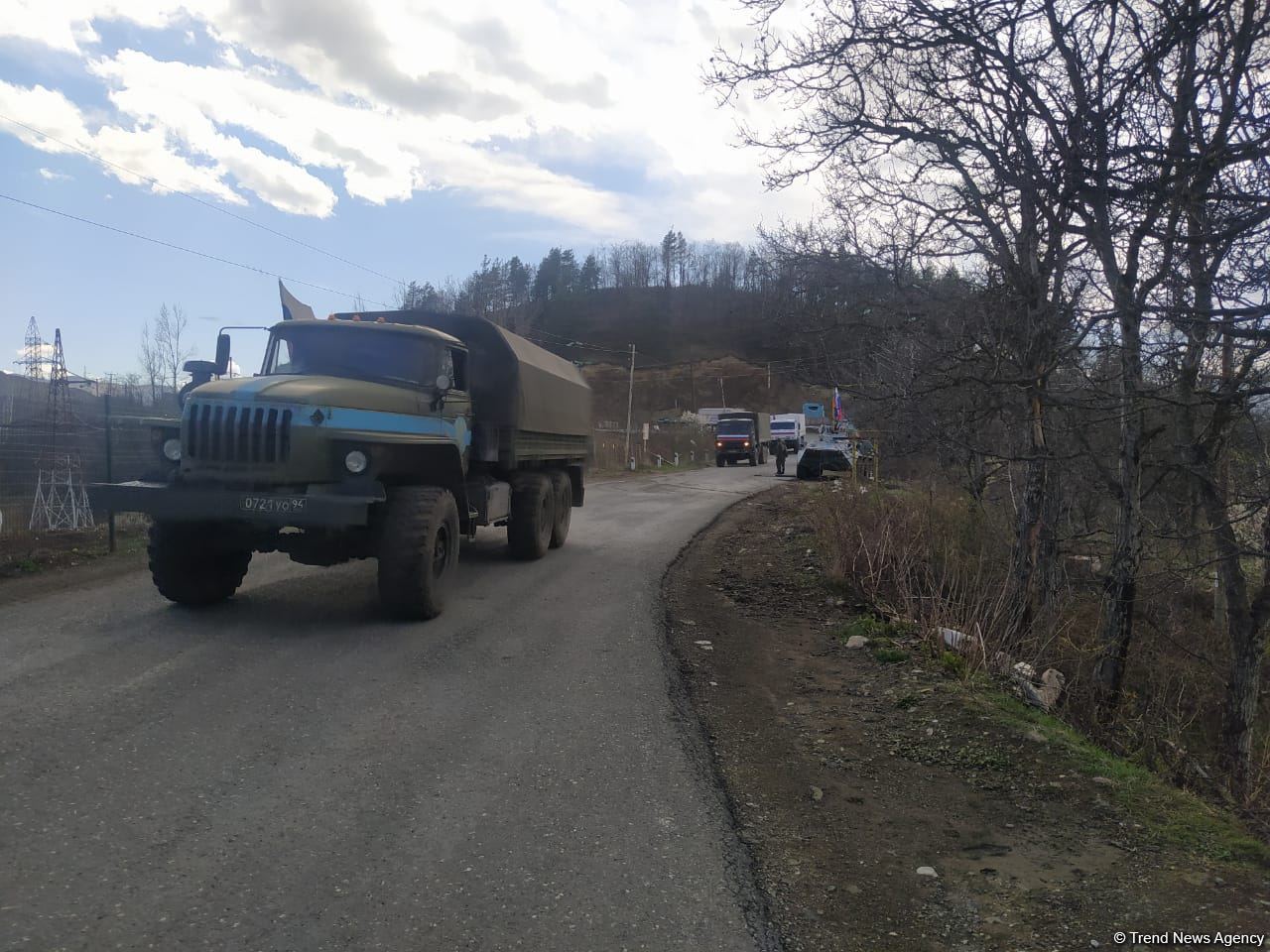 По Лачинской дороге беспрепятственно проехали 18 автомобилей миротворцев (ФОТО)