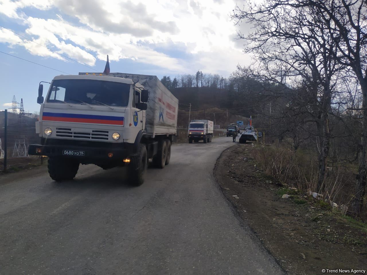 По Лачинской дороге беспрепятственно проехали 18 автомобилей миротворцев (ФОТО)