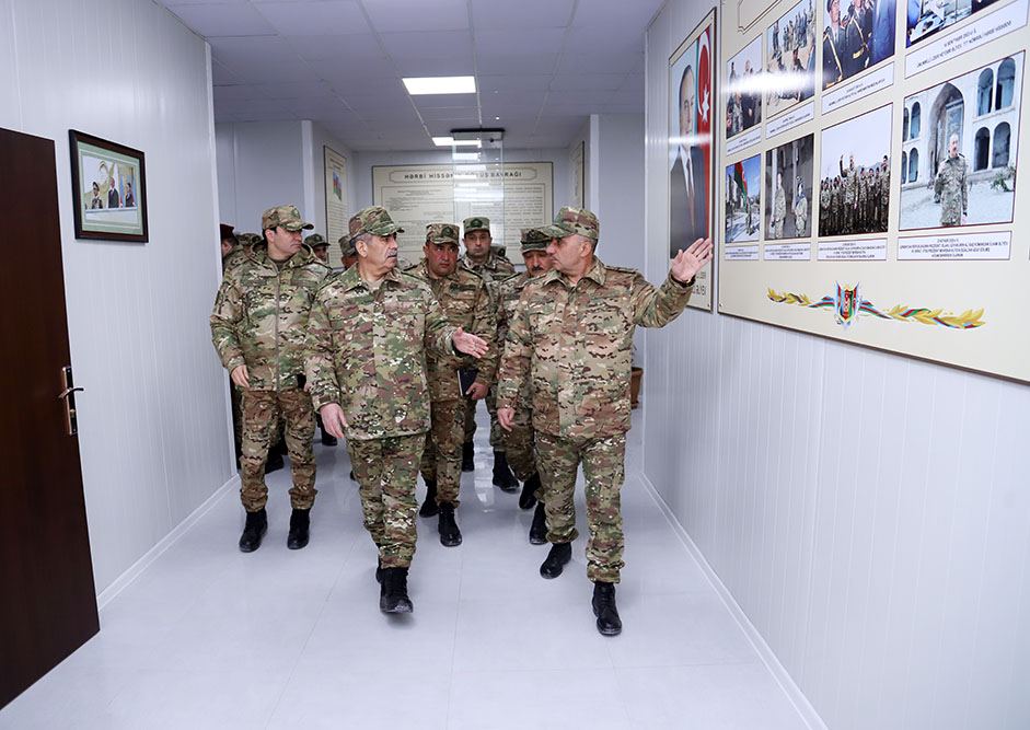 Министр обороны ознакомился с условиями, созданными в нововведенной в эксплуатацию воинской части (ФОТО/ВИДЕО)