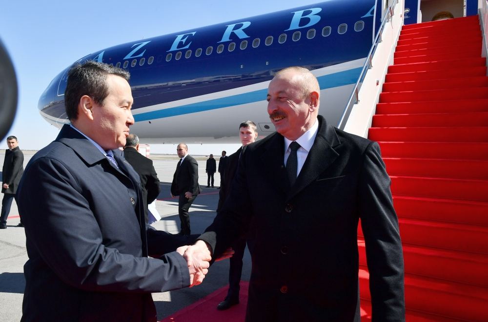 Президент Ильхам Алиев прибыл с официальным визитом в Казахстан (ФОТО/ВИДЕО)
