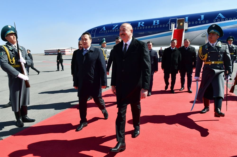 Президент Ильхам Алиев прибыл с официальным визитом в Казахстан (ФОТО/ВИДЕО)