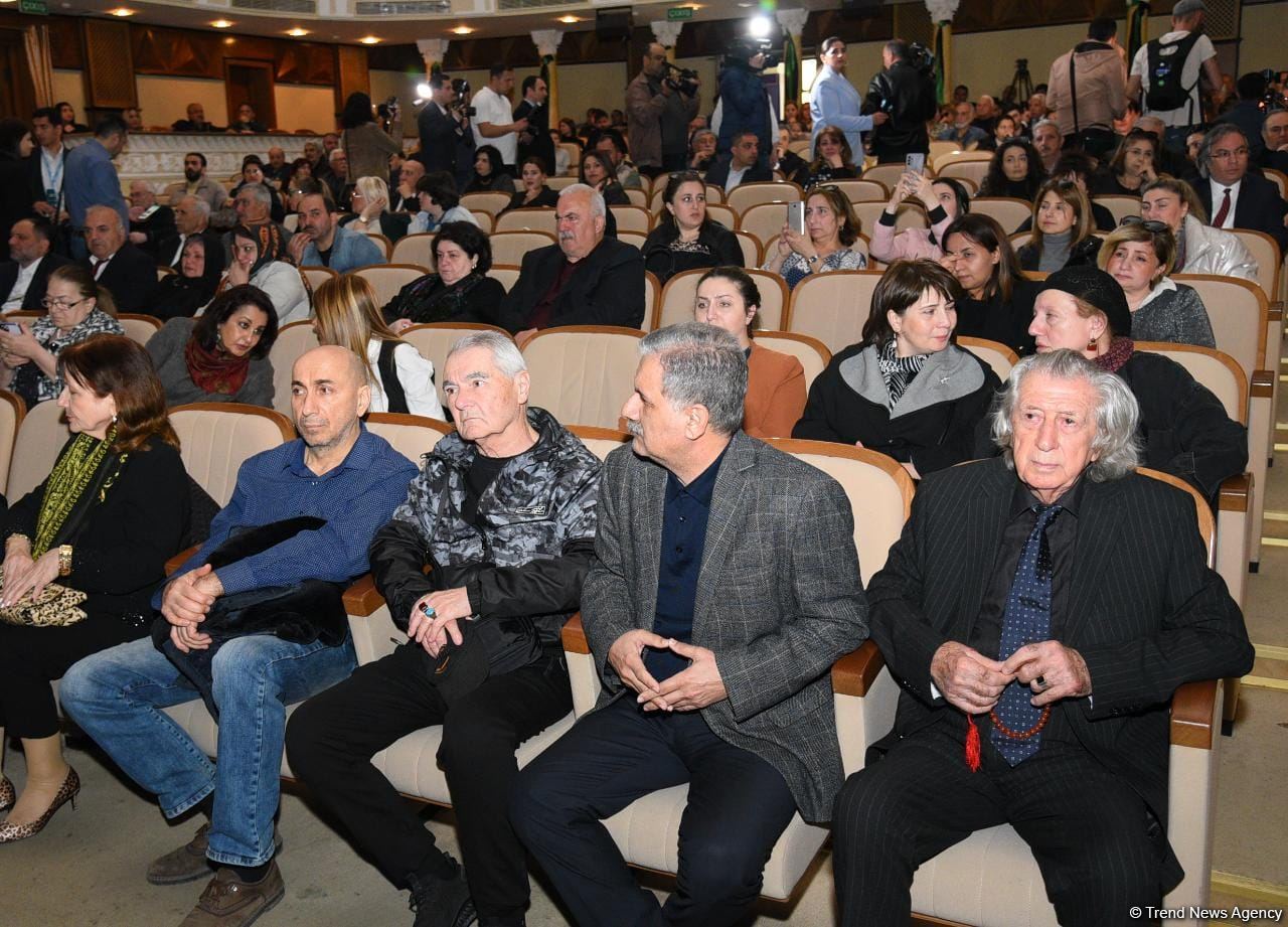 Народного артиста Азера Пашу Нематова аплодисментами проводили в последний путь (ВИДЕО, ФОТО)
