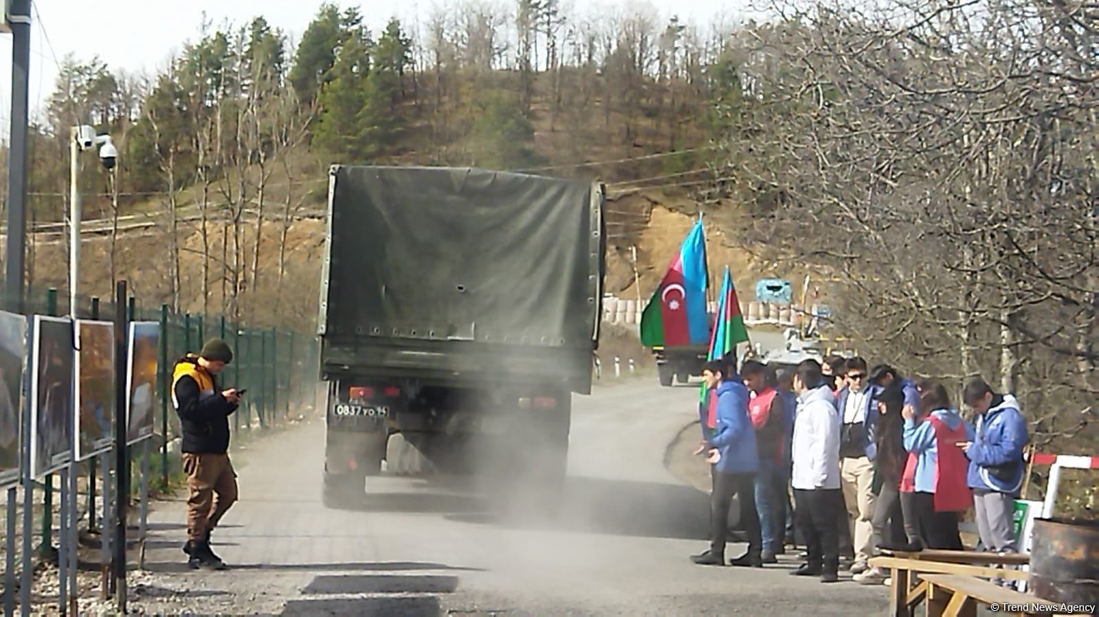 Sülhməramlılara aid 4 avtomobil Laçın yolundan maneəsiz keçib (FOTO)