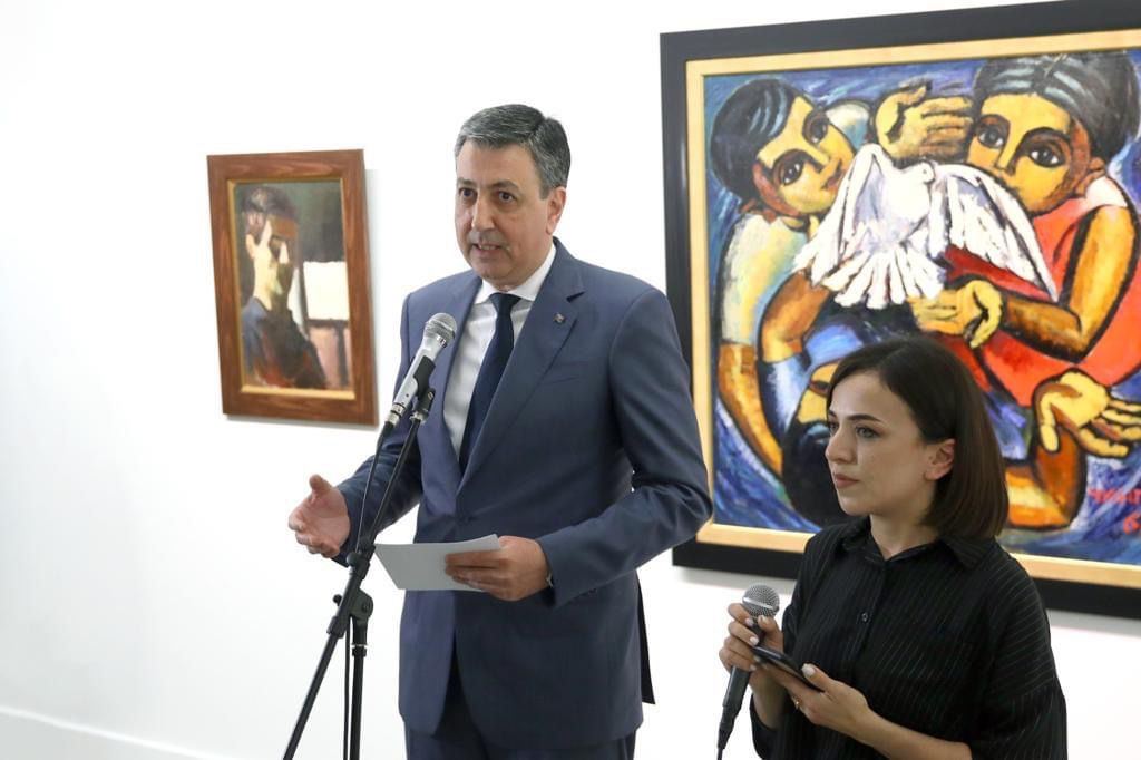 В Тбилиси открылась юбилейная выставка азербайджанского художника Чингиза Фарзалиева "По ступеням времени" (ФОТО)