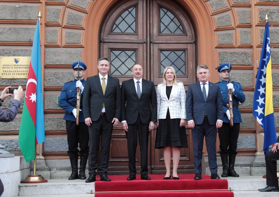В Сараево состоялась церемония официальной встречи Президента Азербайджана Ильхама Алиева (ФОТО/ВИДЕО)