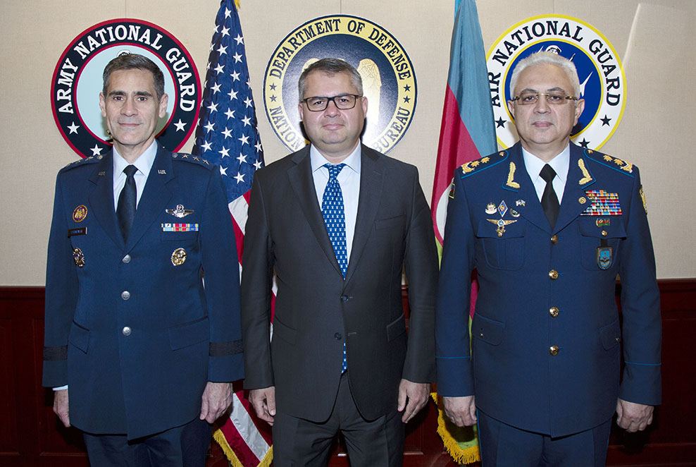 Azerbaijan, US discuss training of military pilots