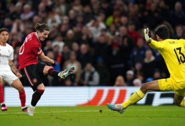 "Севилья" и "Манчестер Юнайтед" сыграли вничью в четвертьфинальном матче Лиги Европы