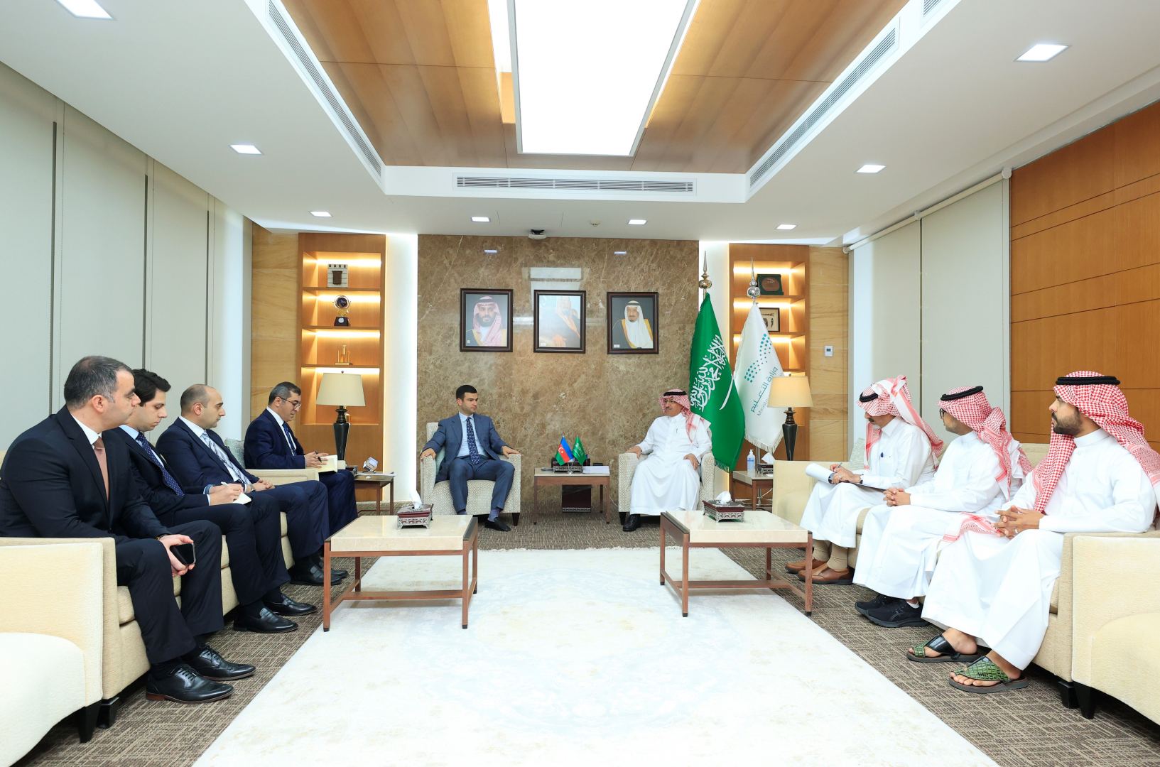 Орхан Мамедов встретился с министром образования, председателем правления Банка МСБ Саудовской Аравии (ФОТО)